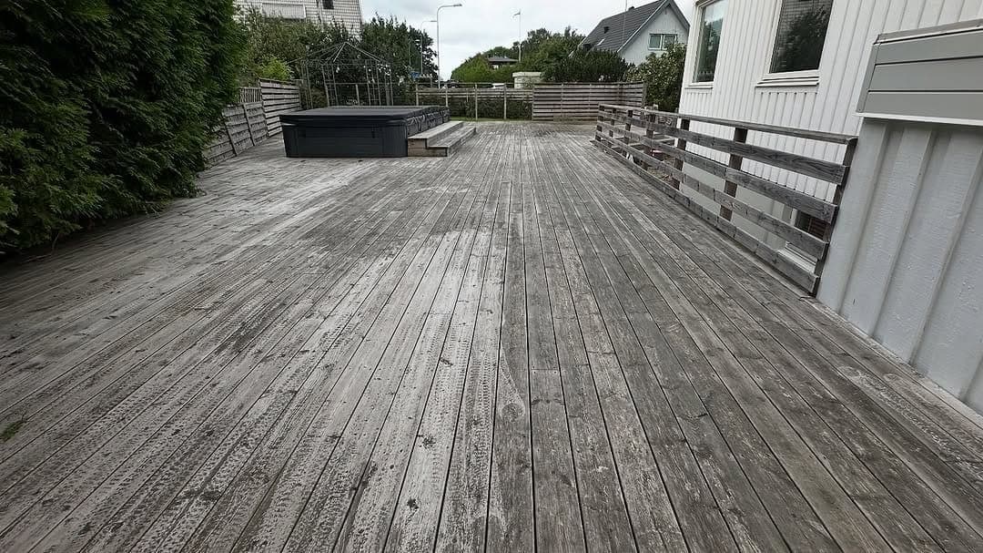 Före: Altantvätt av stor altan i Göteborg