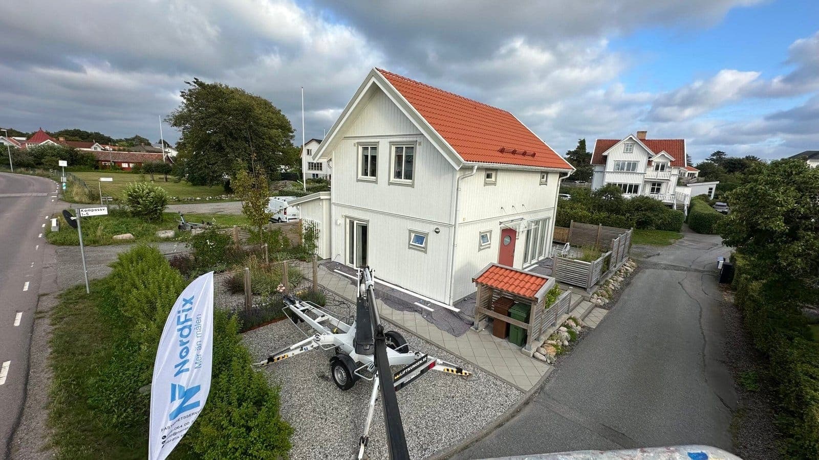 Fasadmålning på Hönö, bild 5 av 8