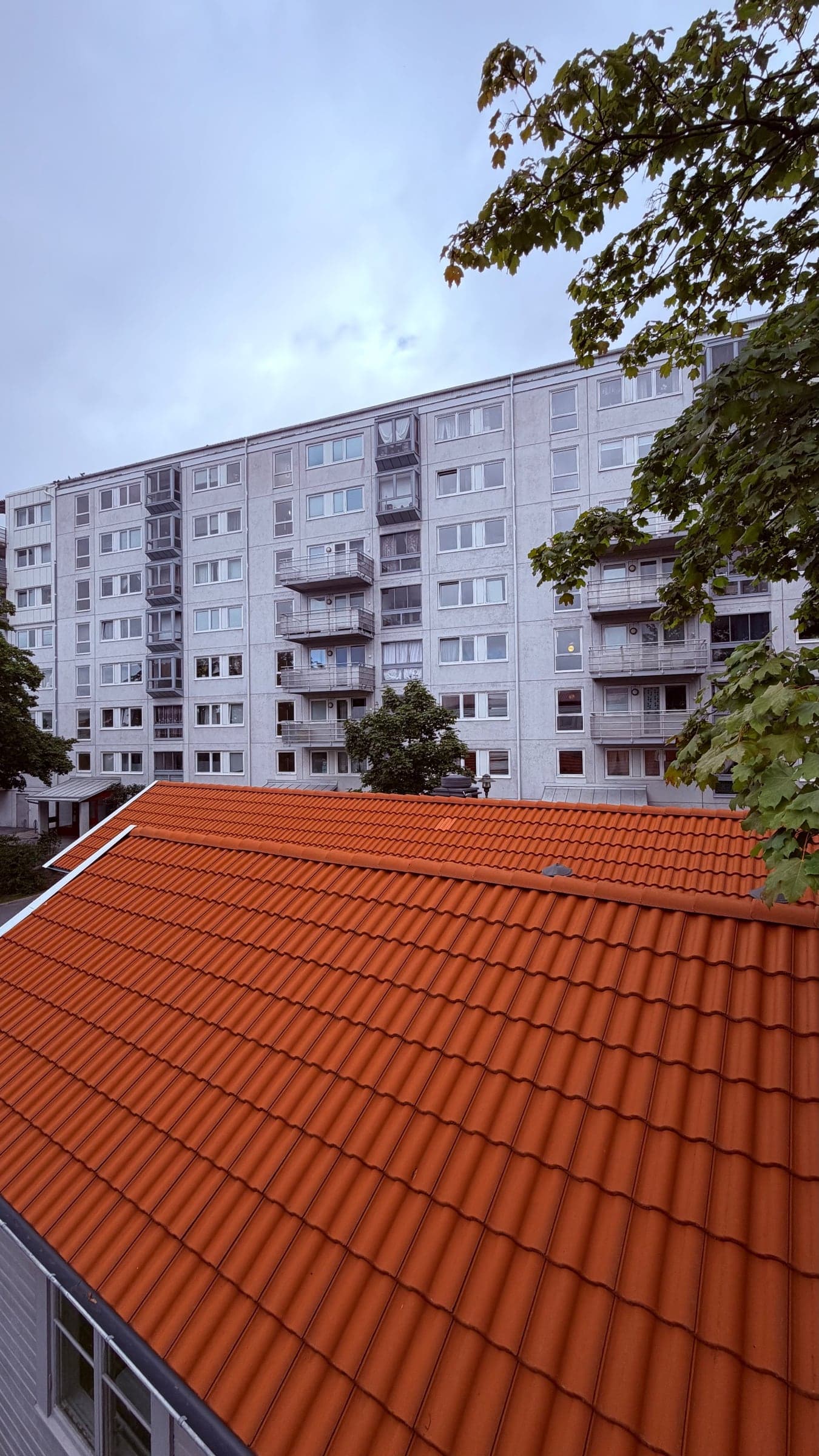 Tvätt av tak i Gårdsten, uppdrag åt Gårdstensbostäder AB, bild 2 av 4