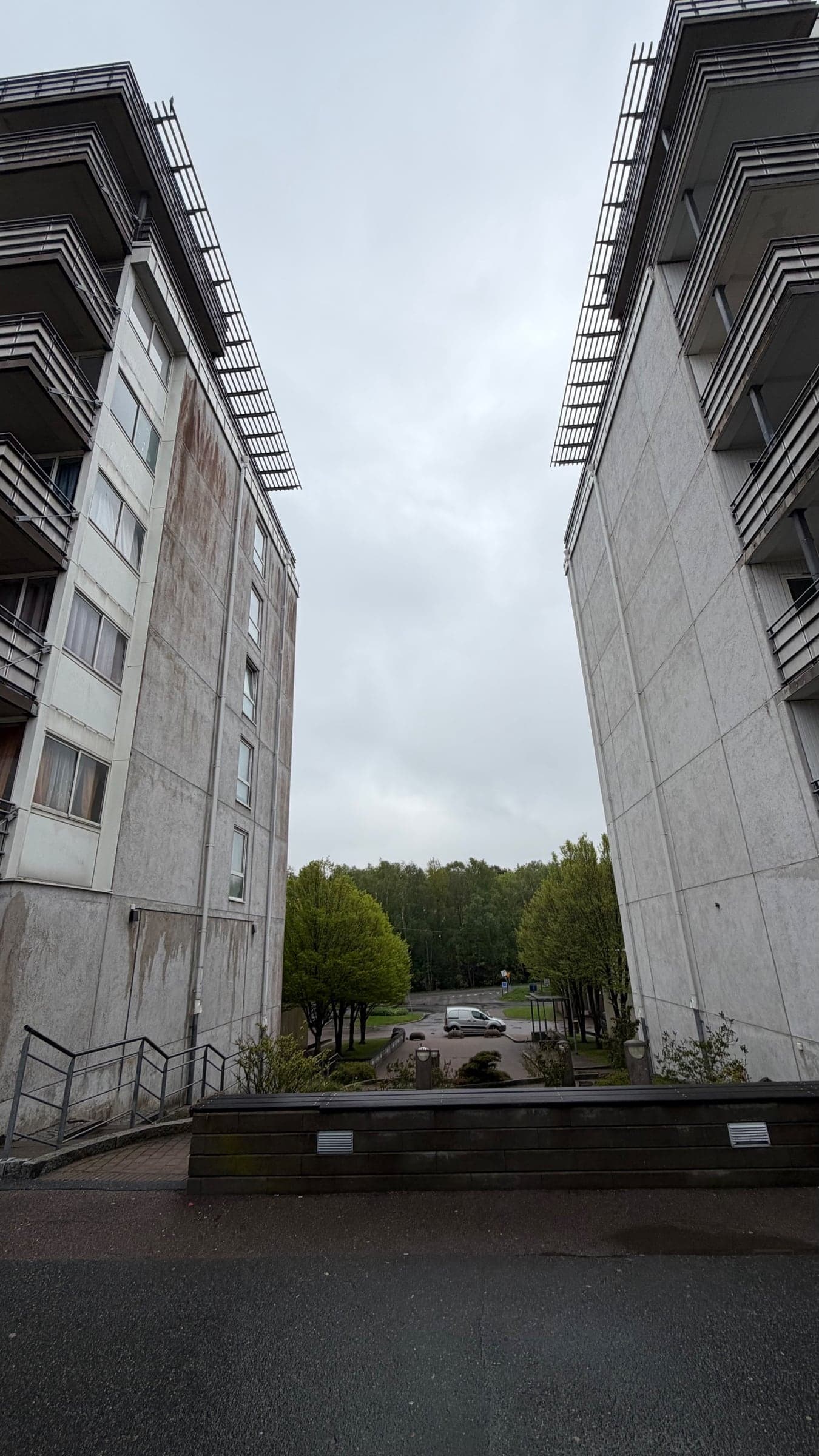Fasadtvätt i Gårdsten, bild 1 av 14