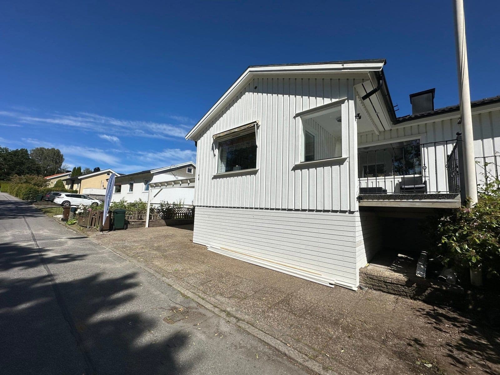 Fasadrenovering i Utby, bild 1 av 12